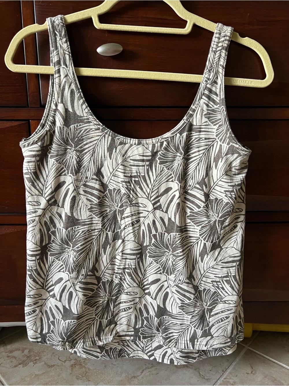 ‼️EUC: Pact Organic Tropical Green Tank W/ Built-In Bra - M